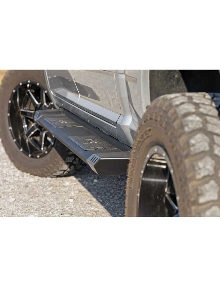 Progi, stopnie boczne Rough Country HD2 Crew Cab