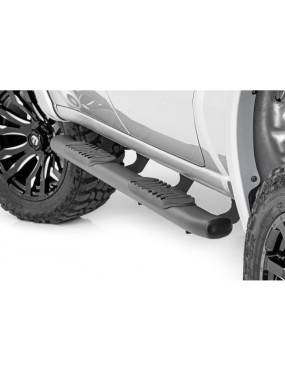 Progi, stopnie boczne czarne Rough Country Oval Nerf Steps Crew Cab