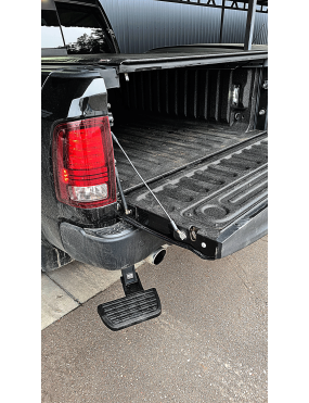 Tylny wysuwany stopień (podwójny wydech) AMP Research - Dodge RAM 1500 09-18
