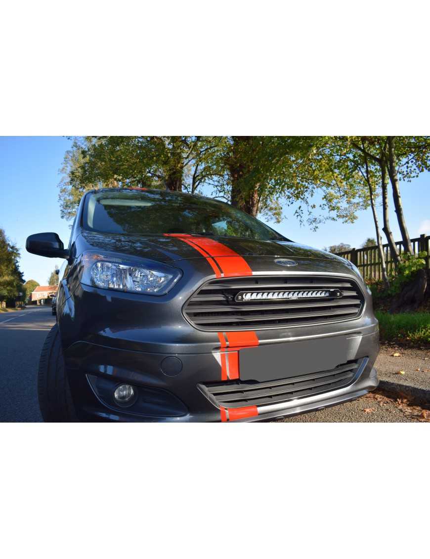 Zestaw lampy LAZER Linear 18 z systemem montażu w fabrycznym grillu - Ford Transit Courier (2014-)