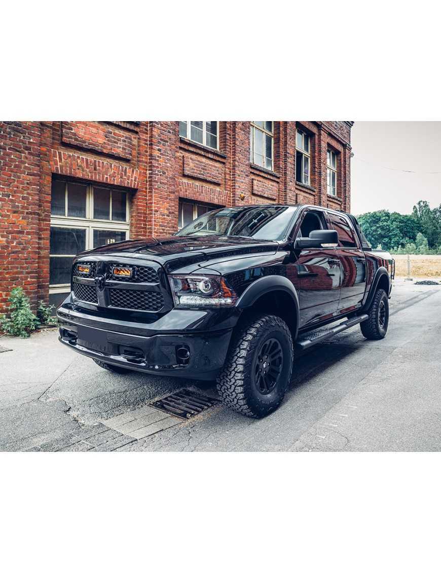 Zestaw dwóch lamp LAZER TRIPLE-R 750 (Gen2) z systemem montażu w fabrycznym grillu -  RAM 1500 (2013 - 2018)