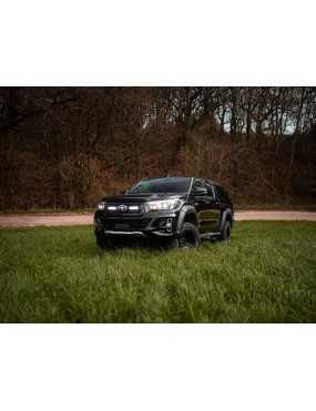 Zestaw dwóch lamp LAZER ST4 Evolution z systemem montażu w fabrycznym grillu - Toyota Hilux Dakar/Invincible (2018 -)