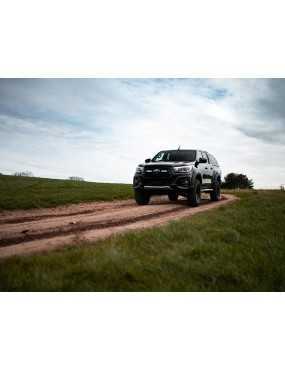 Zestaw dwóch lamp LAZER ST4 Evolution z systemem montażu w fabrycznym grillu - Toyota Hilux Dakar/Invincible (2018 -)