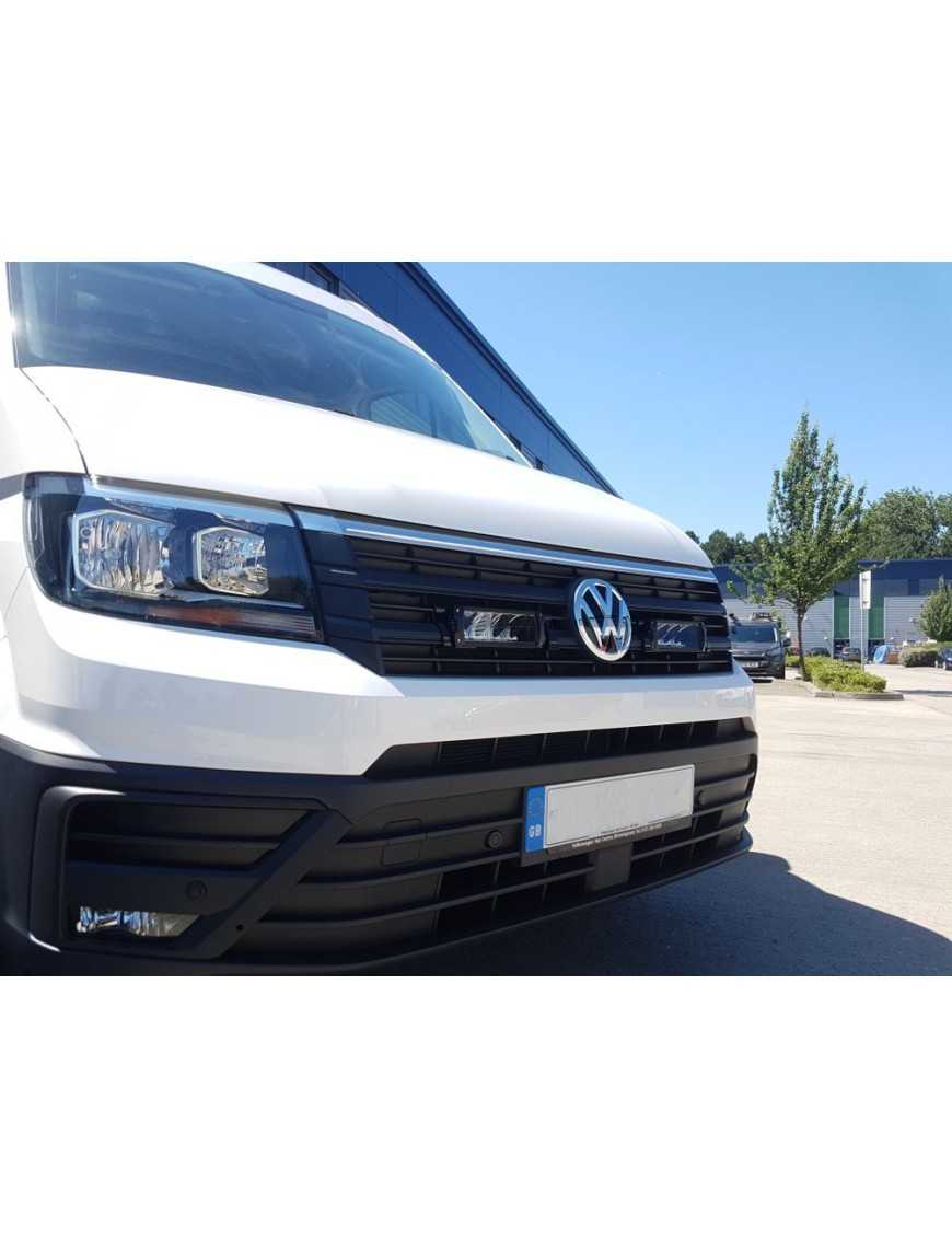 Zestaw dwóch lamp LAZER TRIPLE-R 750 (Gen2) z systemem montażu w fabrycznym grillu - VW Crafter (2017 -) 