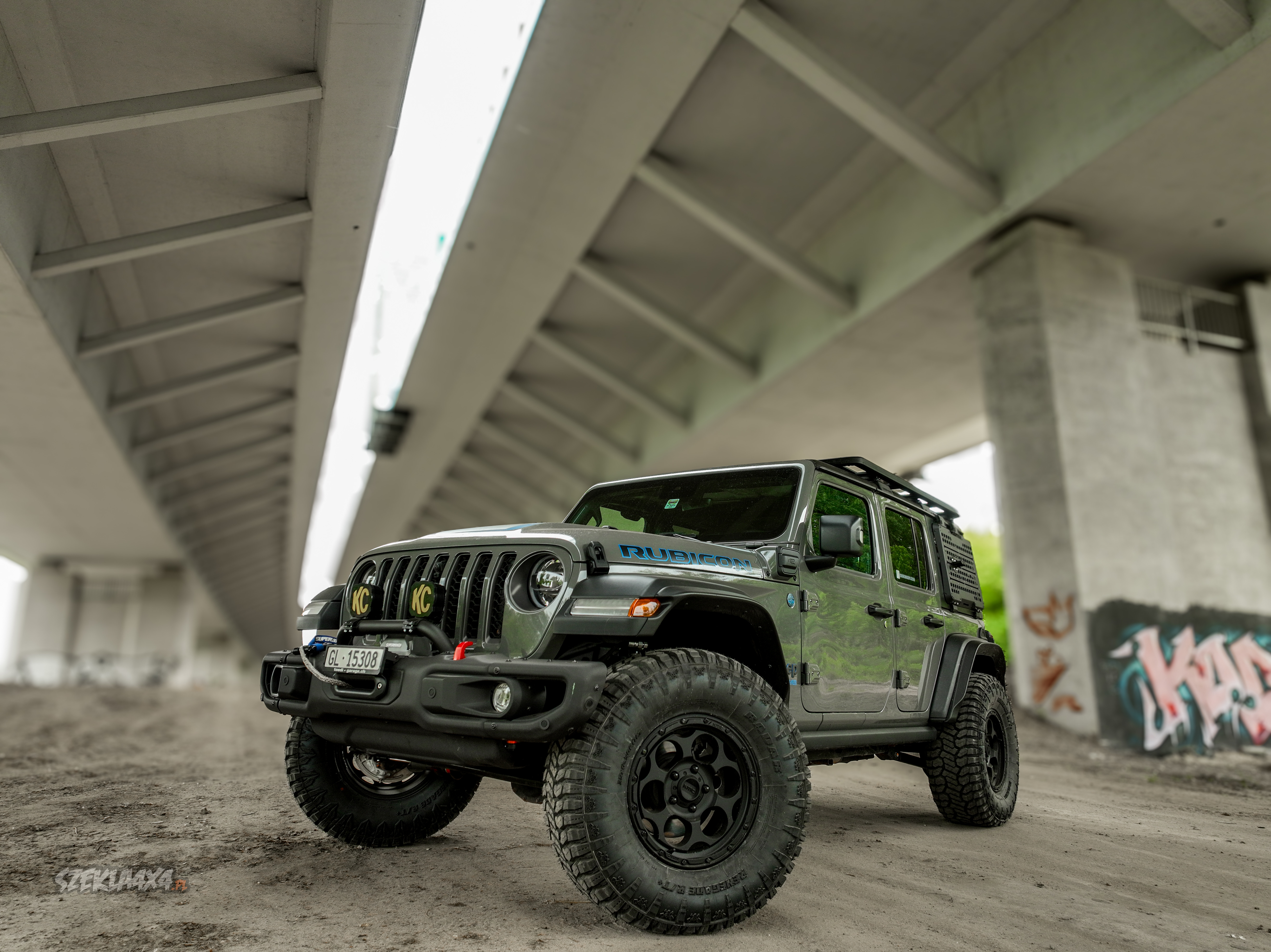 Jeep Wrangler JLU 4XE - czyli jak stworzyć z niego idealnego towarzysza przygód! - Clayton Lift i Amortyzatory FOX Jeep Wrangler JLU 4XE - czyli jak stworzyć z niego idealnego towarzysza przygód! - Clayton Lift i Amortyzatory FOX