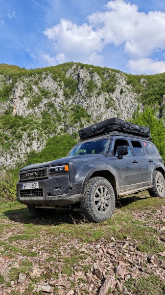 Montaż Namiotu Dachowego na Toyocie LAnd Cruiser 250