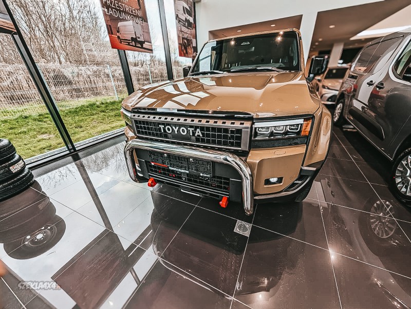 Professional Winch Mounting Plate for Toyota Land Cruiser 250 Professional Winch Mounting Plate for Toyota Land Cruiser 250